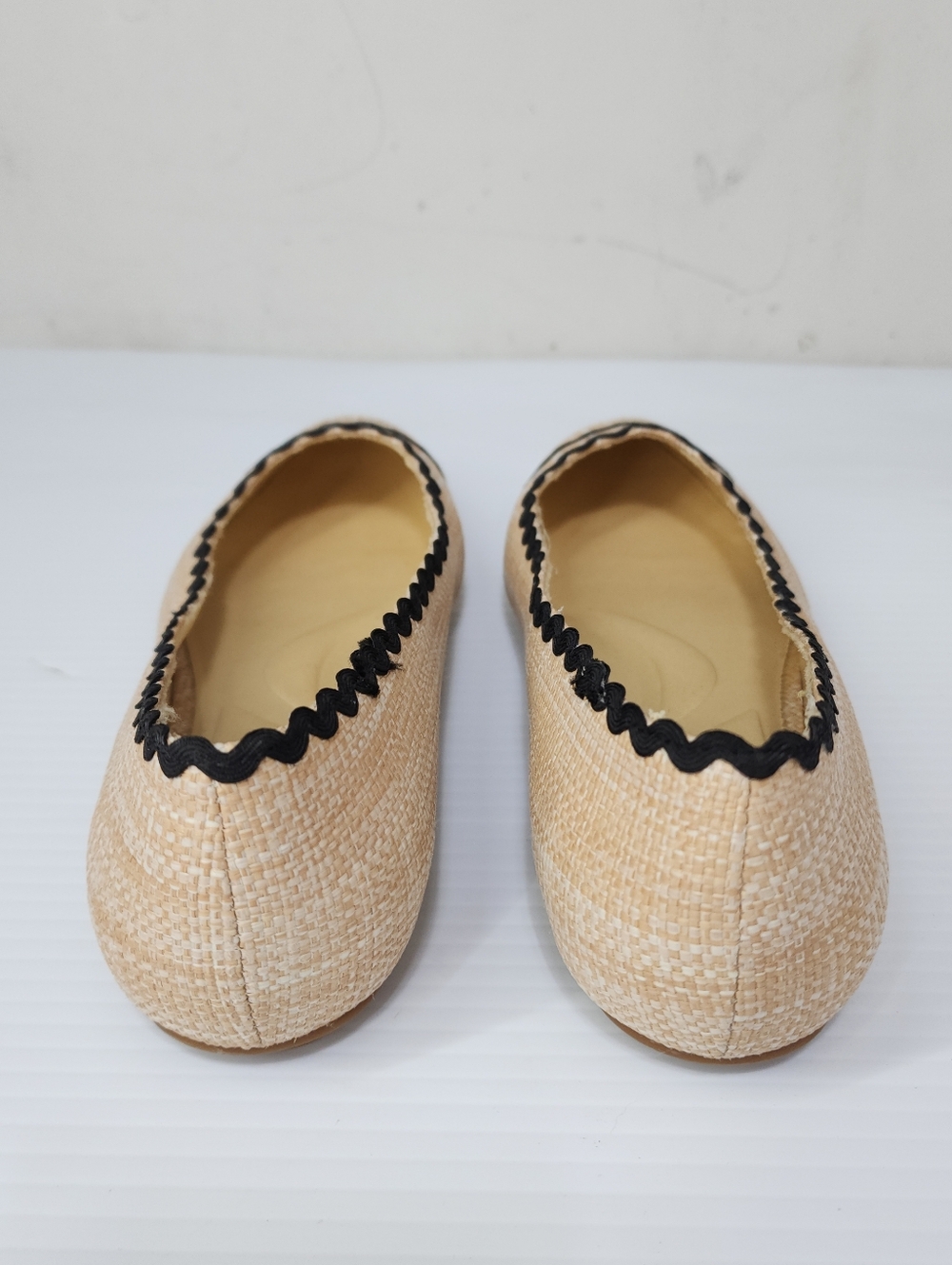 Anne Klein Scallop Trim Lux Ballet Flats - Picture 3 of 8